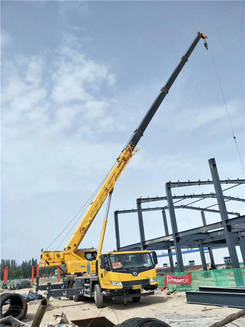 源城区超高层建筑钢结构吊装案例